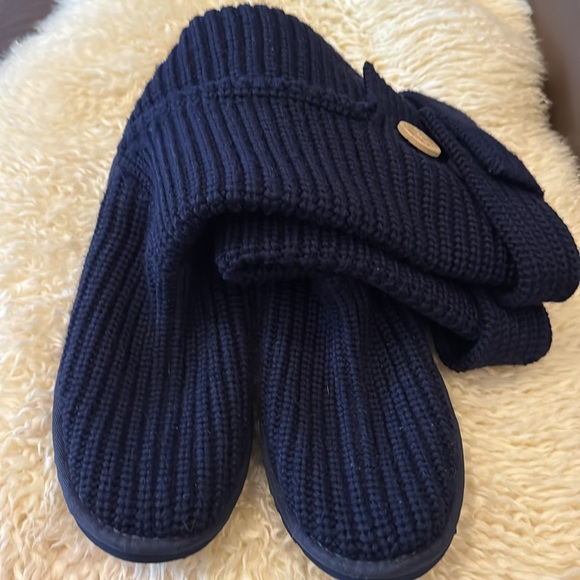 Knit UUG boots barely worn. Great condition no piling. - Picture 4 of 6